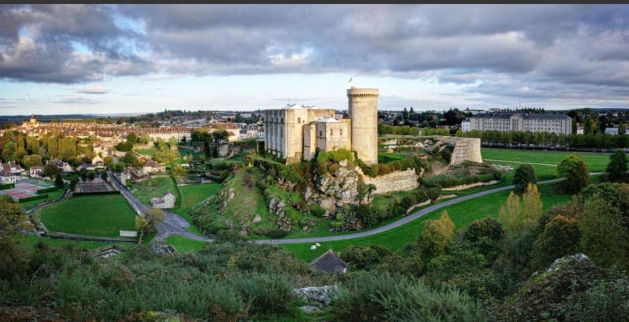 La Chambre Des Remparts Falaise  Exterior foto